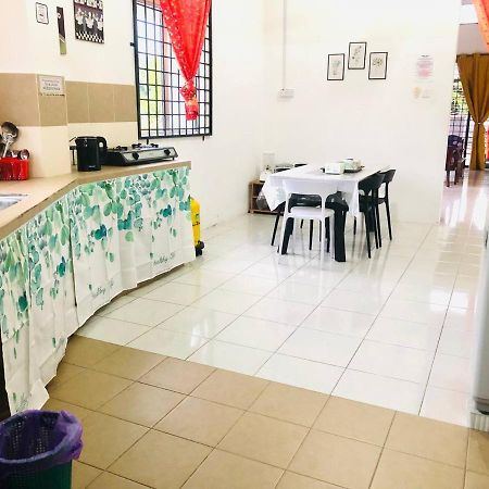 Homestay Lestary Near Taiping Fast Wifi Netflix エクステリア 写真